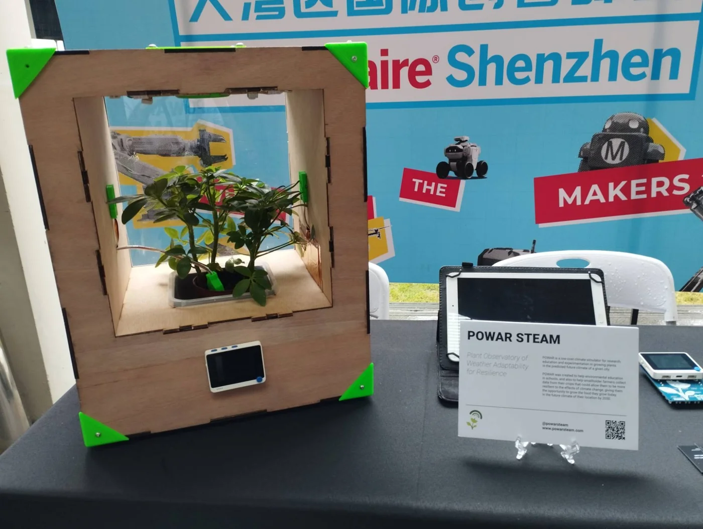 The POWAR simulator at the Maker Faire Shenzhen stand with its project card