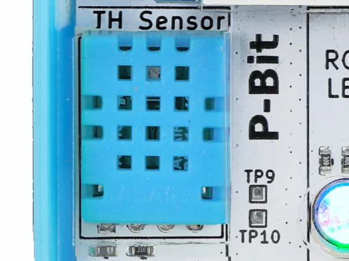 Sensor DHT11 azul en la placa del P-Bit, bajo su serigrafía TH Sensor